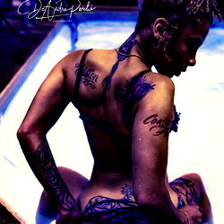 Pragtige Vrou in Swart Blouse - OnlyFans Model