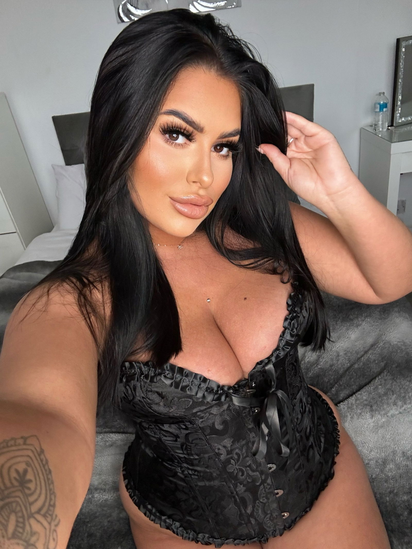 ONLYAMBS | VIDS ON WALL 💦 photo