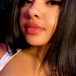 Pragtige vroue model in blootrok - OnlyFans Streek