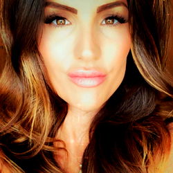 Pragtige Model uit die Sentraal-Afrikaanse Republiek – Ruby Wild