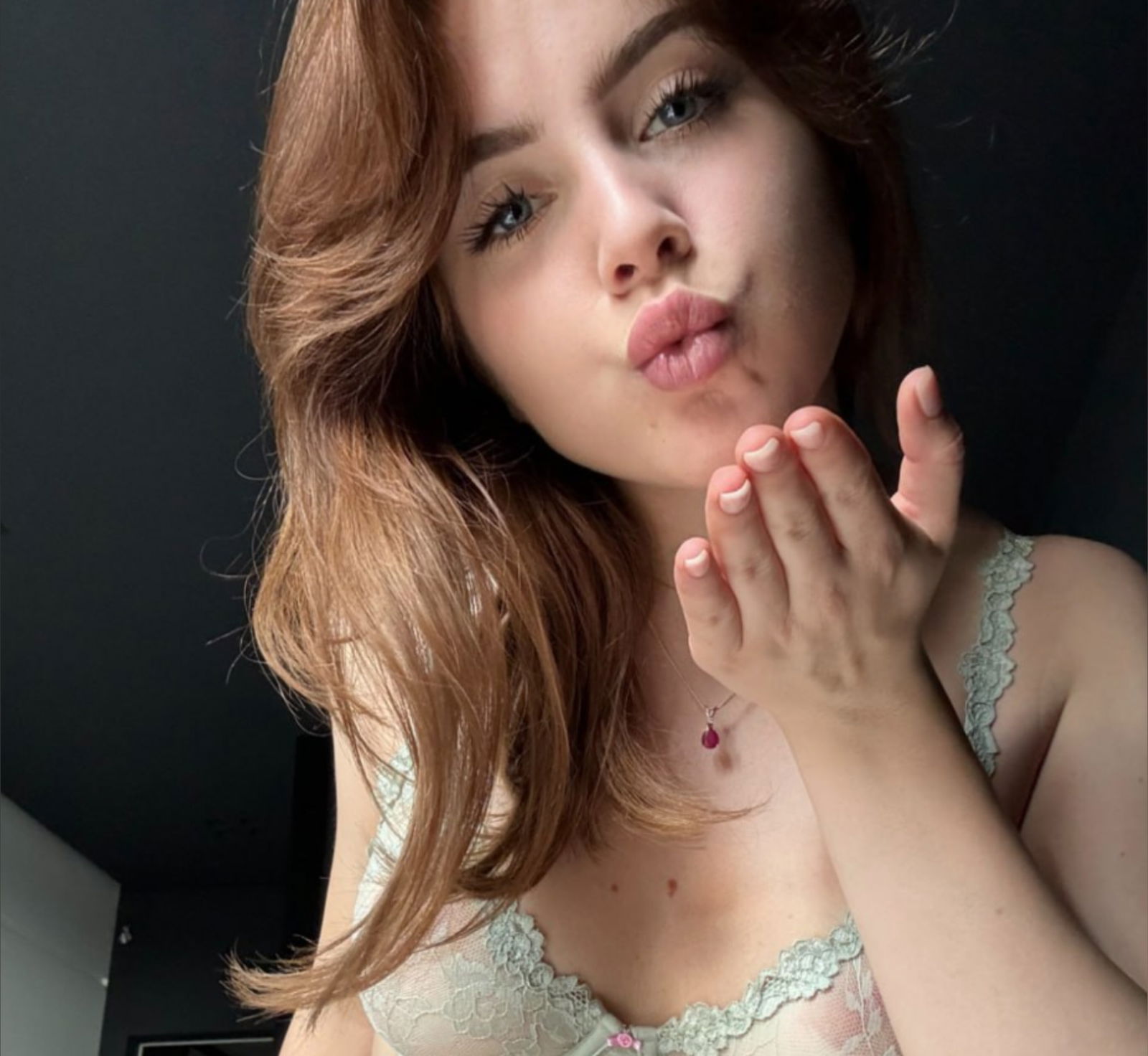 🟢  𝐸𝑀𝐼𝐿𝐼𝒜 💛🧸 photo