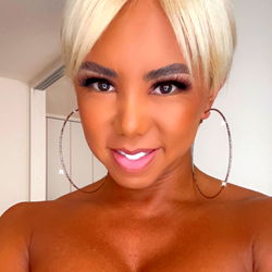 Pragtige Afrikaanse Model – Ontdek die Sensasie!