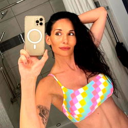 Pragtige Model in Badpak - Sienna in London