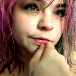 Pragtige Jong Vrou se Uitbeelding – Model Cirice 🍭