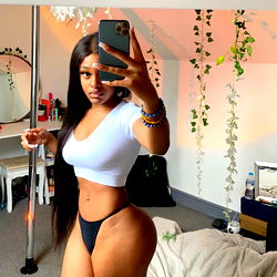 Pragtige Vrou in Badpak - OnlyFans Model