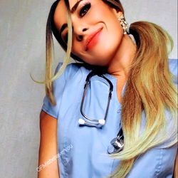 Pragtige vrou in 'n mediese tiemie – 'n Unieke Model