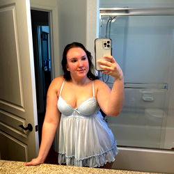 BISEXUAL COLLEGE GIRL 😈 photo