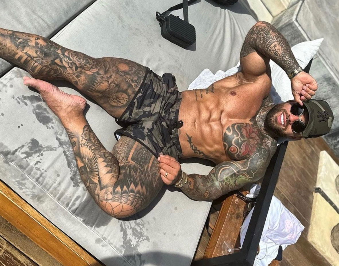 Troyz world 🌎 photo