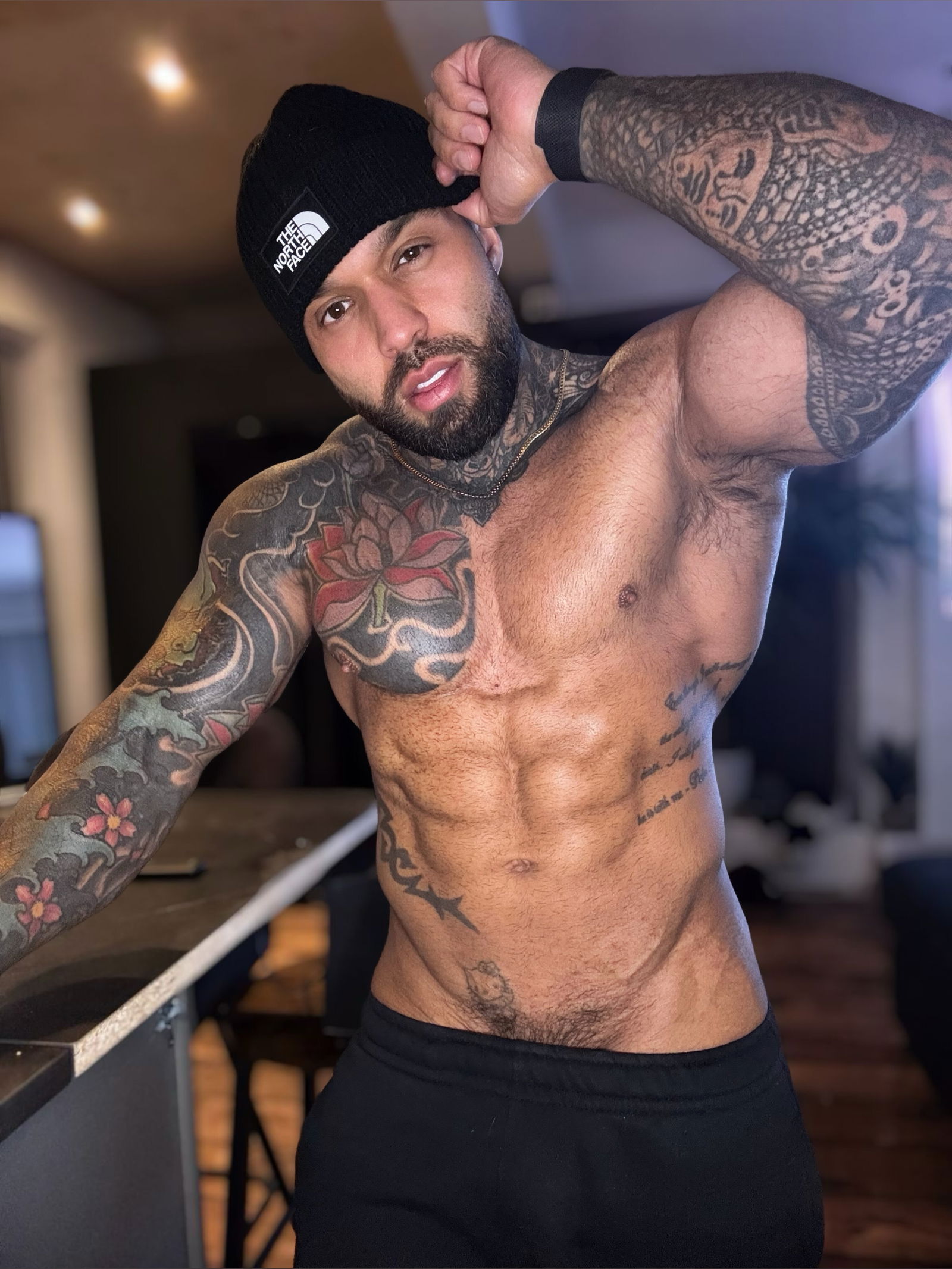 Troyz world 🌎 photo