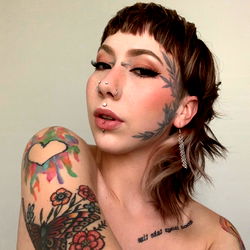 Pragtige OnlyFans Model met Tattoos – Baylee 🍄