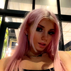 Pragtige Vroulike Model - Nieuwe Rekening!