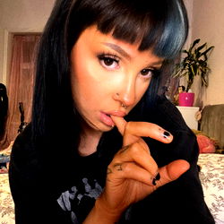 Pragtige Model in Die Donker 🖤