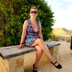 Pragtige OnlyFans Model in 'n Stad-omgewing