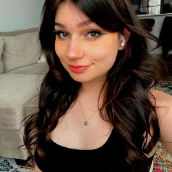 Pragtige Vrouelike Model in Swart - Unieke Voorkoms