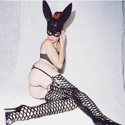 Verleierskap in Beverly Hills: 'Phoebe' se Verworskende Pragtigheid