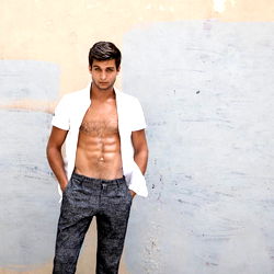 Stalwe Aanraking: 'Elliot Finn' in 'n Onweerstaanbare Uitbeelding