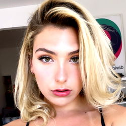 Pragtige OnlyFans Model - Moxie Doll | Nuutste Fotos