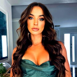 Pragtige OnlyFans Model in Groen - Casey Boonstra