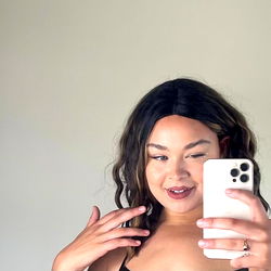 Pragtige OnlyFans Model - Nari selfoon foto