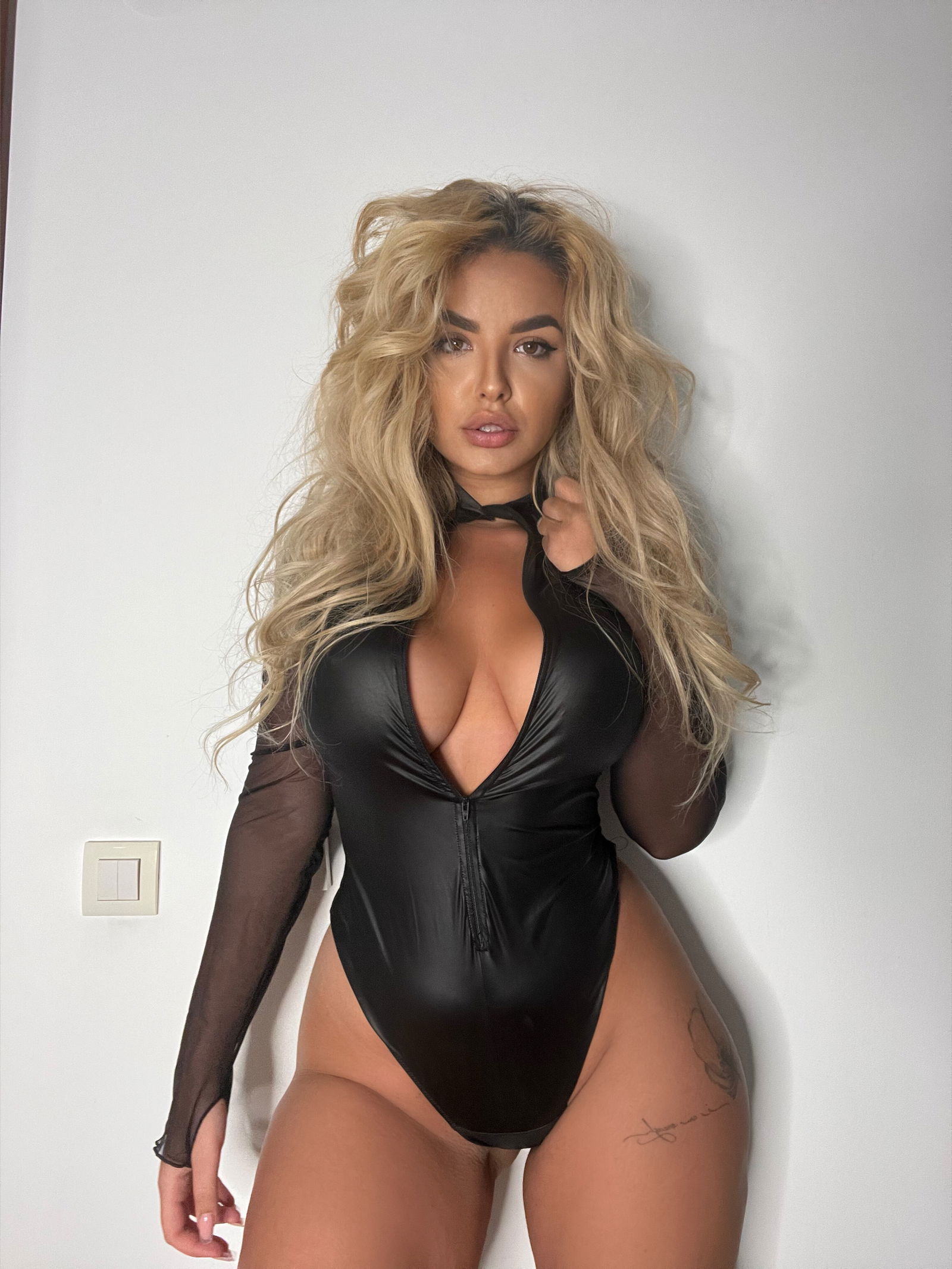 🐈 Kreamy Kathrine 🐈💦 20 Yr Old 👼 photo