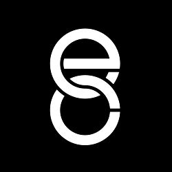 Pragtige Vrouelike Model in 'n Intiem Setting