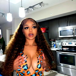 Pragtige Vroue in 'n Opvallende Leopardpatroon - OnlyFans Model