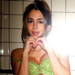 Pragtige Model in Groen - Caro 🌶️