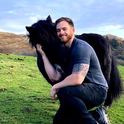 Model van die hooglande: 'Conzo' in 'n verfrissende shoot