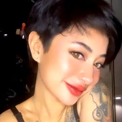 Verleentlike Lia Ivy: 'n Verskriklike Ontdekking