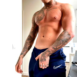 Speelse mannelikheid: Model in Barcelona