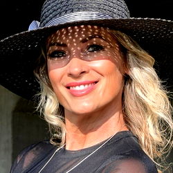 Pragtige Vroulike Model - Unieke Uitbeelding