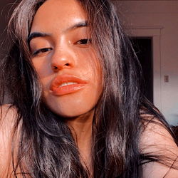 Pragtige Model Voorspelbaar in 'n Unieke Opset