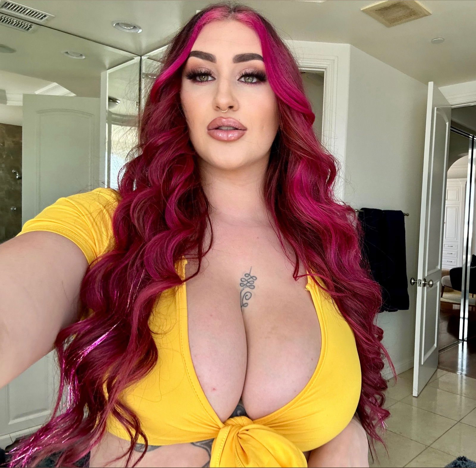 Avalon 🍑 Top Creator photo