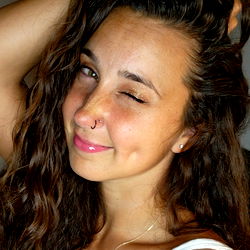 Pragtige Vroue met Donker Haar - OnlyFans Model