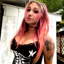 Sensuele Model in Verleentlike Gewaadskap - E-thot Faraah 💗