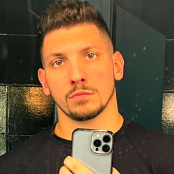 Sexy Model Maak 'n Impressie op OnlyFans