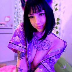 Pragtige OnlyFans Model met 'n Kawaii Uitdrukking