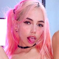 Pragtige Model met 'n Rooi Skêr: Ontdek 18 Cherry🍒