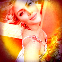 Pragtige Vroulike Model in 'n Glamoureuse Outfit