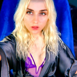 Pragtige Vrouelike Model - Lana Haze