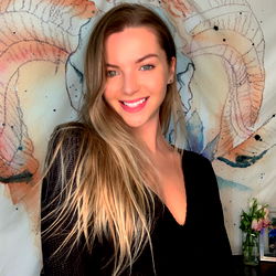 Pragtige Model in Donker Kleur – Unieke Geskenkidee!