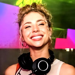 Pragtige Vrouelike Model - Charly Jordan