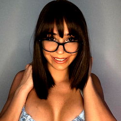 Sensuele Model van Serbia in Pragtige Gewewe