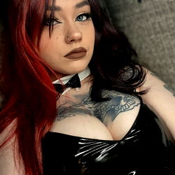 Pragtige OnlyFans Model - Alley Kat in Donker Glamour