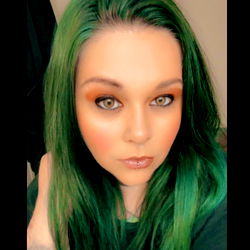 Pragtige Vrou met Dramatiese Groen Haar - OnlyFans Model