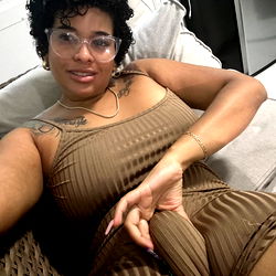 Sensuele Model in Vrugbare Toestand - Onmiddellike Videooproepe