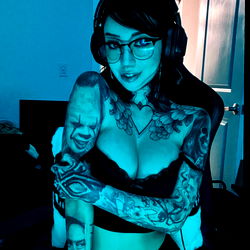 Pragtige Vrouelike Model met Impressiewe Tattoo's – OnlyFans