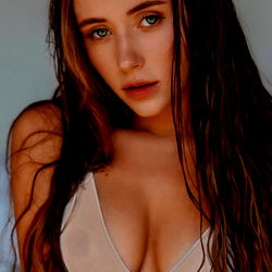 Pragtige Vrou in 'n Blanke Top - OnlyFans Model 𝑨𝒏𝒏𝒂 𝑨𝒓𝒊𝒍𝒂𝒗𝒊𝒆𝒆