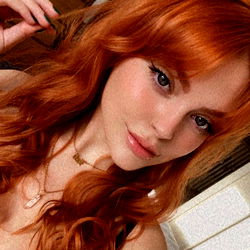 Pragtige Rooiborskinne Model – Feya Quinn