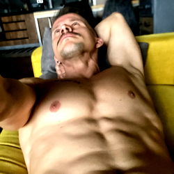 Gesellebeeld van 'n Aantreklike Model